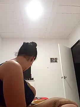 Samantha hotly online show from April 18, 2026, 9:24 am