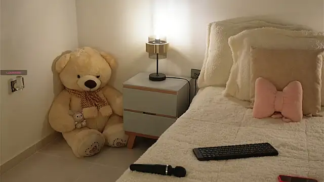 Snapshot of issa_baby2 chatting on July 7, 2026, 6:47 am issa baby2 online show from July 7, 2026, 6:47 am