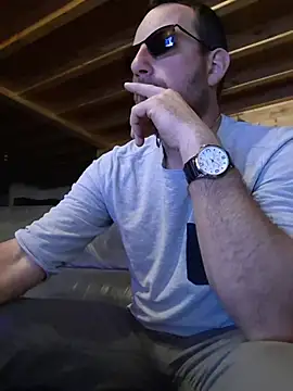 Snapshot of BrunJulienMetis chatting on April 5, 2026, 7:22 pm BrunJulienMetis online show from April 5, 2026, 7:22 pm