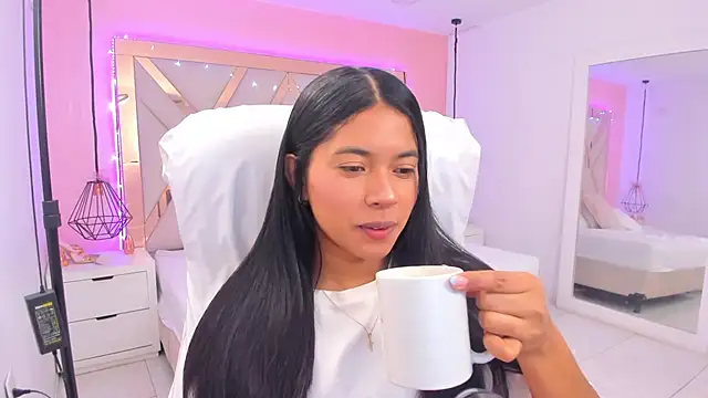 samantaa shy online show from March 25, 2026, 11:00 pm