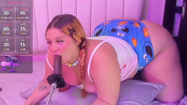 Snapshot of sharlotthe_bigass chatting on June 20, 2026, 9:01 am sharlotthe bigass online show from June 20, 2026, 9:01 am