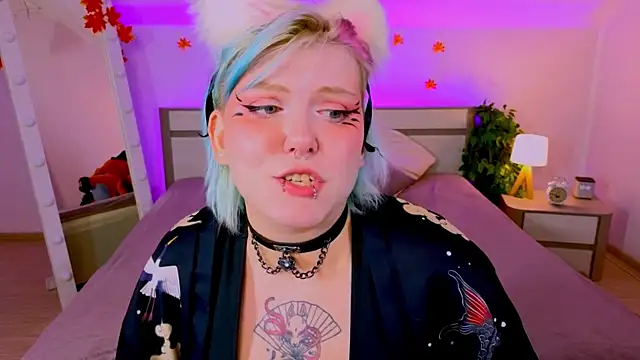 bluelunaray online show from October 10, 2025, 9:52 am