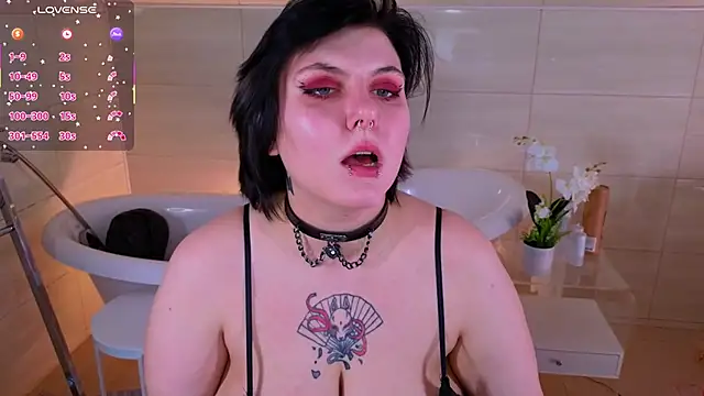 bluelunaray online show from October 26, 2025, 10:54 am