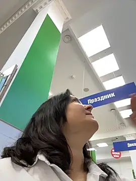 Liza Will online show from October 3, 2025, 10:23 am