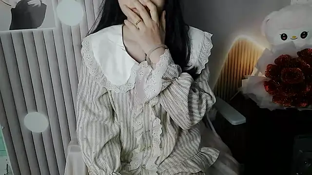 Emachiii online show from November 14, 2025, 2:43 am