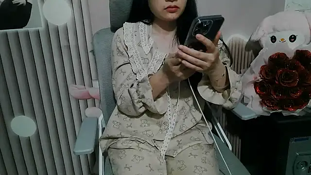 Emachiii online show from November 23, 2025, 1:44 pm