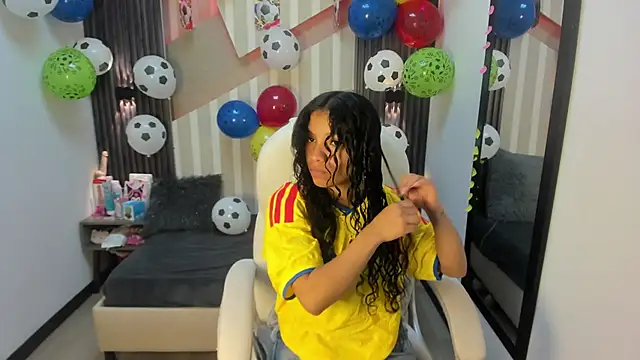 Snapshot of LittleeStar chatting on June 17, 2026, 8:32 pm LittleeStar online show from June 17, 2026, 8:32 pm