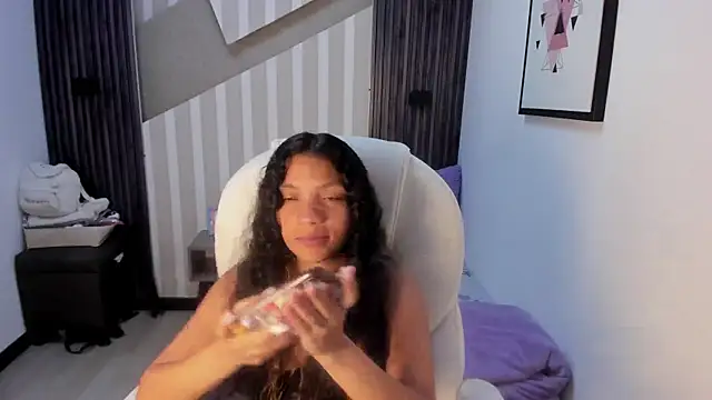 Snapshot of LittleeStar chatting on July 25, 2026, 10:29 pm LittleeStar online show from July 25, 2026, 10:29 pm