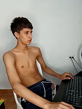 Snapshot of Allnei chatting on November 8, 2025, 6:18 pm Allnei online show from November 8, 2025, 6:18 pm