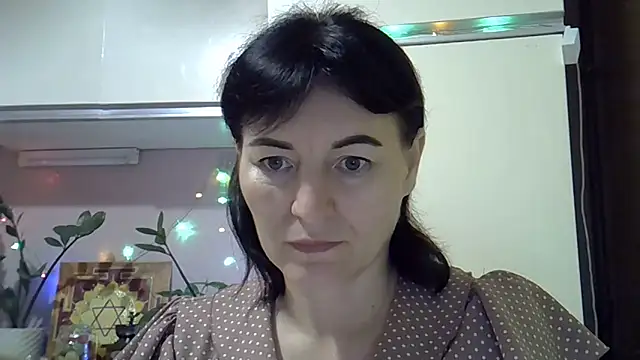 Krystal 82 online show from September 24, 2025, 6:33 pm