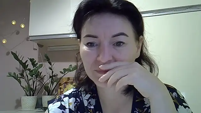 Krystal 82 online show from October 4, 2025, 4:43 am