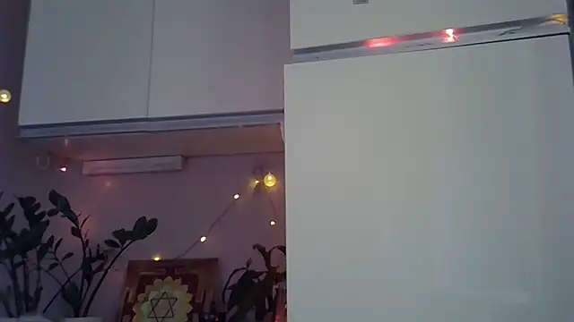 Krystal 82 online show from October 28, 2025, 7:34 am