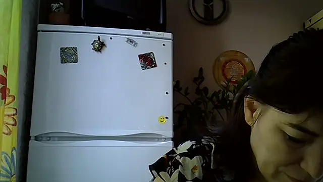 Krystal 82 online show from November 19, 2025, 8:47 am