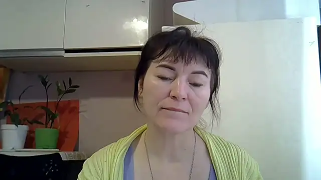 Snapshot of Krystal_82 chatting on February 12, 2026, 8:20 am Krystal 82 online show from February 12, 2026, 8:20 am