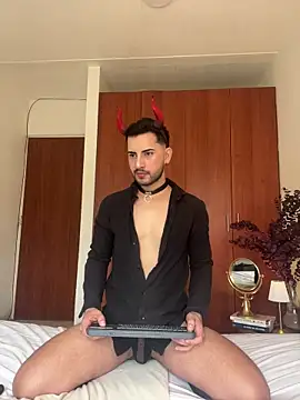 Snapshot of Dark_beauty2 chatting on October 31, 2025, 5:47 pm Dark beauty2 online show from October 31, 2025, 5:47 pm