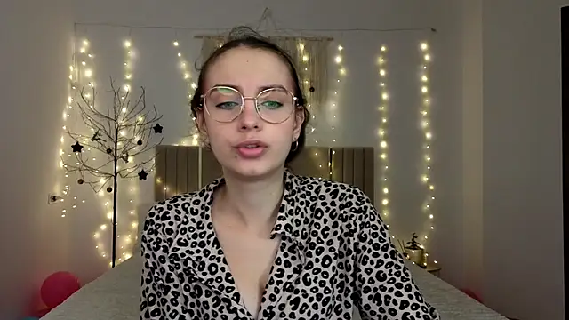 Real cutie1 online show from January 7, 2026, 1:57 pm