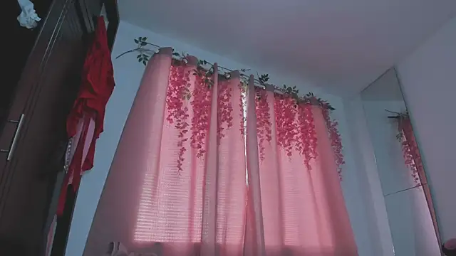 Snapshot of lanastone86 chatting on November 26, 2025, 12:28 pm lanastone86 online show from November 26, 2025, 12:28 pm