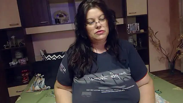 Snapshot of Claudia_71love chatting on October 24, 2025, 9:33 pm Claudia 71love online show from October 24, 2025, 9:33 pm