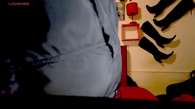 blondehot5v online show from October 27, 2025, 12:09 pm