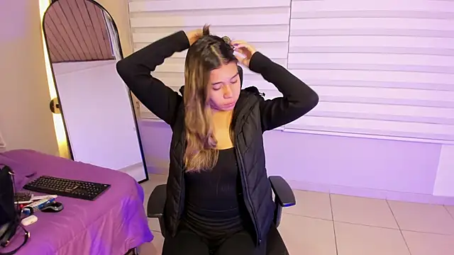 Snapshot of Rachell_criss chatting on October 2, 2025, 4:08 am Rachell criss online show from October 2, 2025, 4:08 am