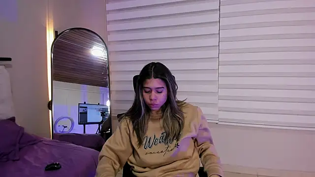 Snapshot of Rachell_criss chatting on October 4, 2025, 4:10 am Rachell criss online show from October 4, 2025, 4:10 am