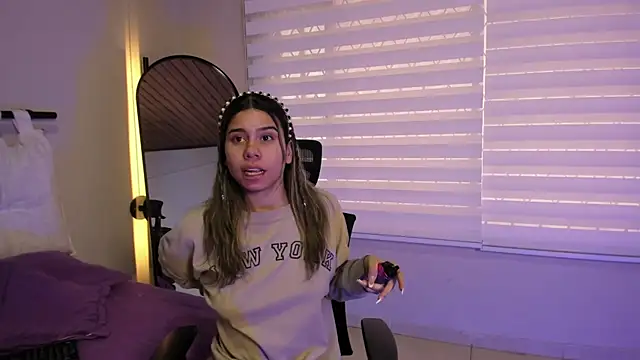 Snapshot of Rachell_criss chatting on October 6, 2025, 6:05 pm Rachell criss online show from October 6, 2025, 6:05 pm