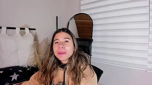 Snapshot of Rachell_criss chatting on November 6, 2025, 4:13 am Rachell criss online show from November 6, 2025, 4:13 am