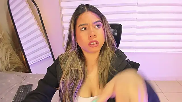 Snapshot of Rachell_criss chatting on November 14, 2025, 4:11 am Rachell criss online show from November 14, 2025, 4:11 am