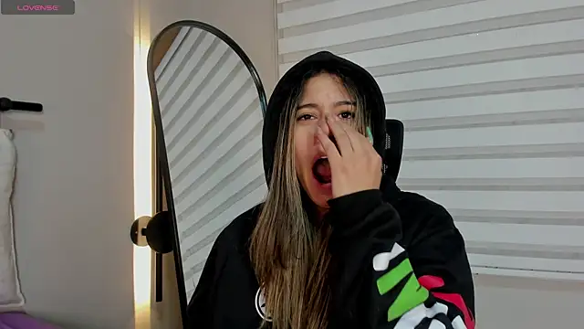 Snapshot of Rachell_criss chatting on December 18, 2025, 4:18 am Rachell criss online show from December 18, 2025, 4:18 am