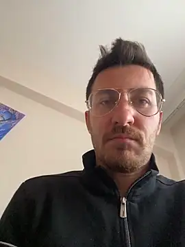 emredenizz07 online show from December 15, 2025, 6:28 am