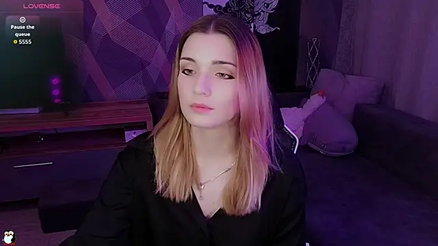 Sandy Belle online show from November 22, 2025, 6:29 pm