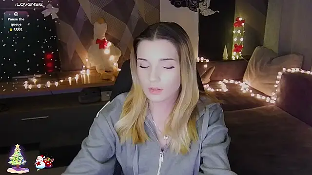 Sandy Belle online show from December 15, 2025, 7:29 pm