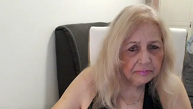 Snapshot of SusiLifeXXX chatting on May 6, 2026, 7:30 pm SusiLifeXXX online show from May 6, 2026, 7:30 pm