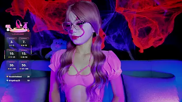 madiixwatson online show from October 24, 2025, 10:44 am