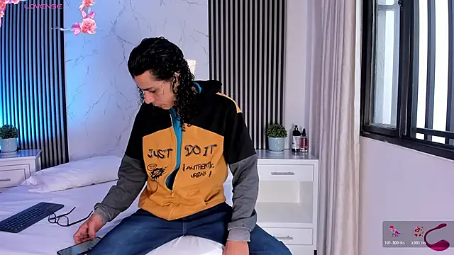 JackAndRosse  online show from November 14, 2025, 1:10 pm