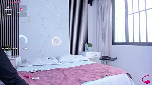 Snapshot of JackAndRosse_ chatting on January 8, 2026, 1:35 pm JackAndRosse online show from January 8, 2026, 1:35 pm