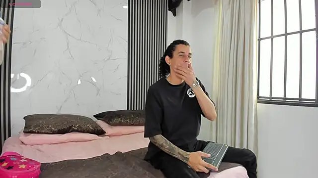 Snapshot of JackAndRosse_ chatting on January 15, 2026, 2:10 pm JackAndRosse online show from January 15, 2026, 2:10 pm