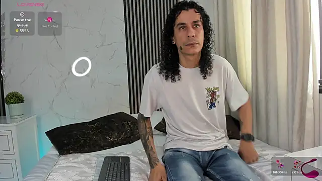 Snapshot of JackAndRosse_ chatting on January 16, 2026, 1:37 pm JackAndRosse online show from January 16, 2026, 1:37 pm