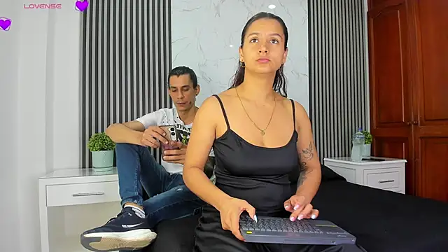 Snapshot of JackAndRosse_ chatting on March 12, 2026, 1:06 pm JackAndRosse online show from March 12, 2026, 1:06 pm