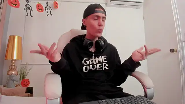 dark sun302 online show from October 28, 2025, 9:50 pm