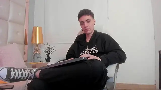 dark sun302 online show from December 4, 2025, 10:07 pm