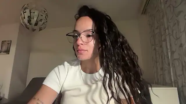 Snapshot of Maia_Park chatting on May 9, 2026, 9:31 pm Maia Park online show from May 9, 2026, 9:31 pm