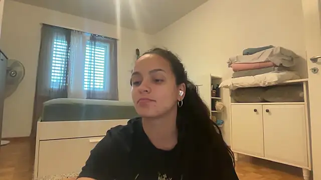 Snapshot of Maia_Park chatting on May 10, 2026, 3:50 pm Maia Park online show from May 10, 2026, 3:50 pm