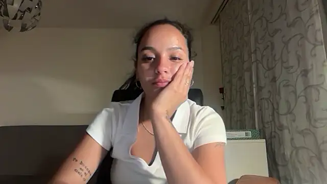 Snapshot of Maia_Park chatting on May 16, 2026, 11:25 pm Maia Park online show from May 16, 2026, 11:25 pm