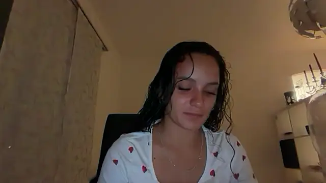 Snapshot of Maia_Park chatting on June 2, 2026, 8:11 pm Maia Park online show from June 2, 2026, 8:11 pm