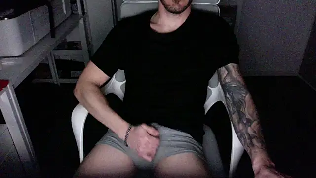 Snapshot of Mr_gi89 chatting on April 9, 2026, 9:42 pm Mr gi89 online show from April 9, 2026, 9:42 pm