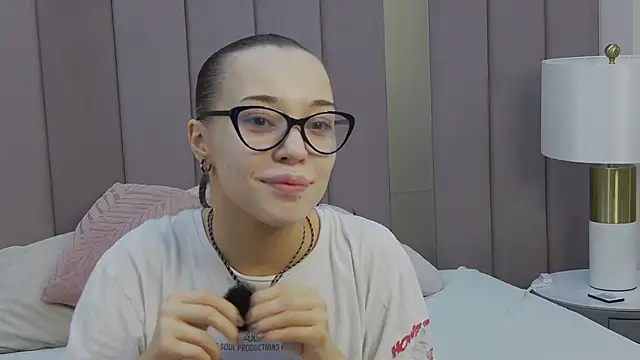 ZoeyNeal online show from April 5, 2026, 2:03 pm