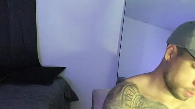 ThiagoLugo online show from December 2, 2025, 8:15 pm