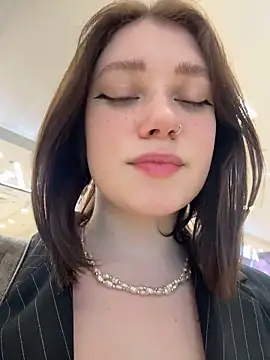 lucy-joy online show from December 23, 2025, 7:39 am