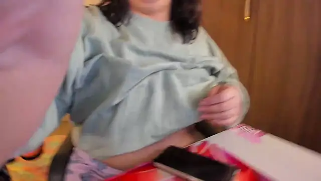 Snapshot of Verolake chatting on December 4, 2025, 11:57 pm Verolake online show from December 4, 2025, 11:57 pm